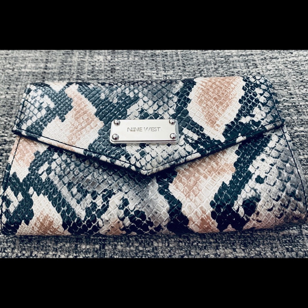 Wallet/ Clutch - Picture 2 of 7